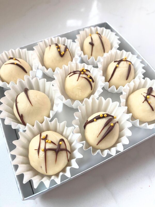 Latte Truffle Box of 9